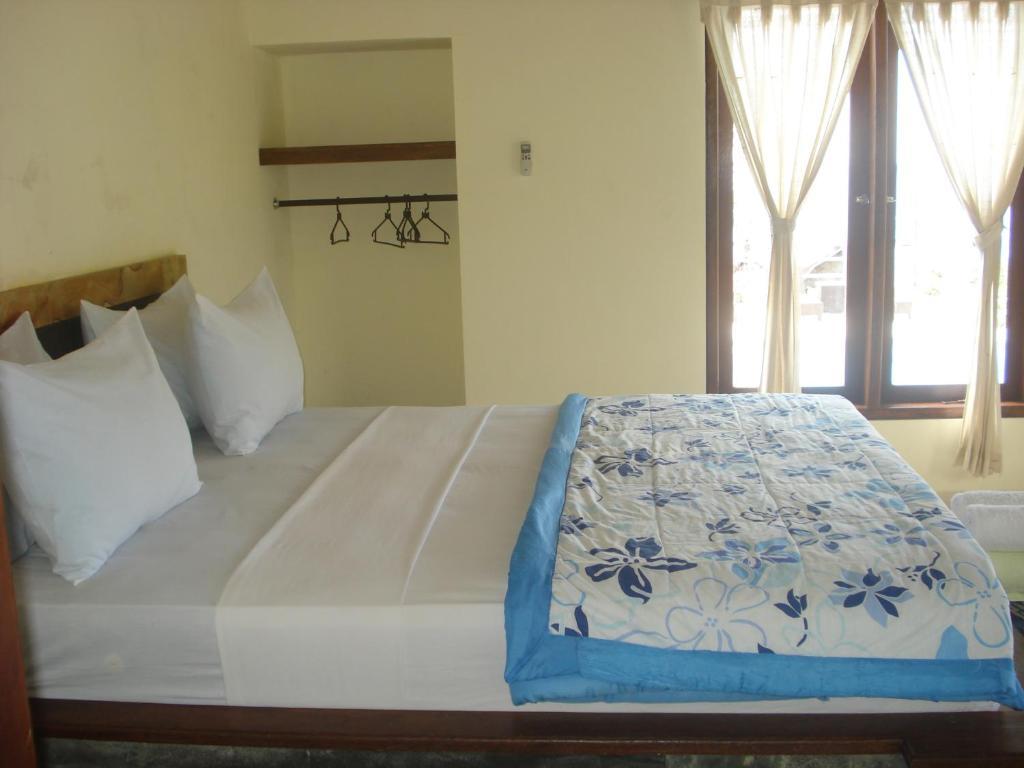 Barong Cafe Bungalow And Restaurant Amed  Room photo